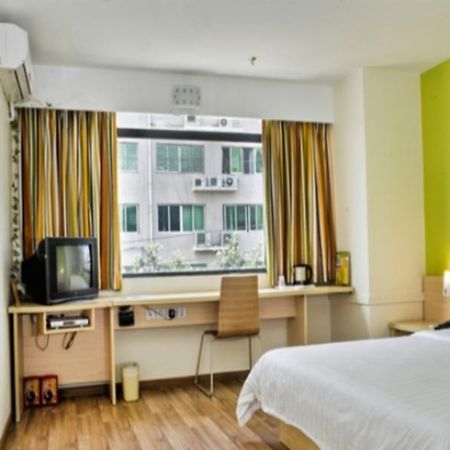 7 Days Inn Guangzhou Jiangtai Rd Metro Exterior photo